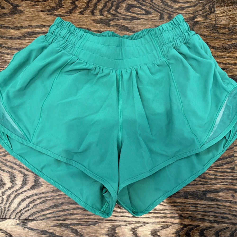 Lululemon green hotty hots shorts (low rise)